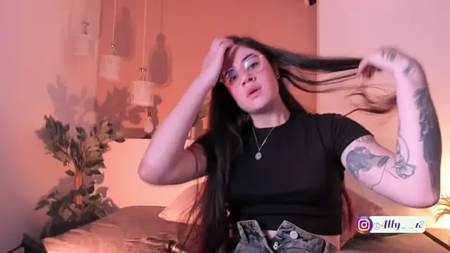 Snapshot of Ally_addams chatting on 09/22/25, 05:09 Ally addams online show from 09/22/25, 05:09