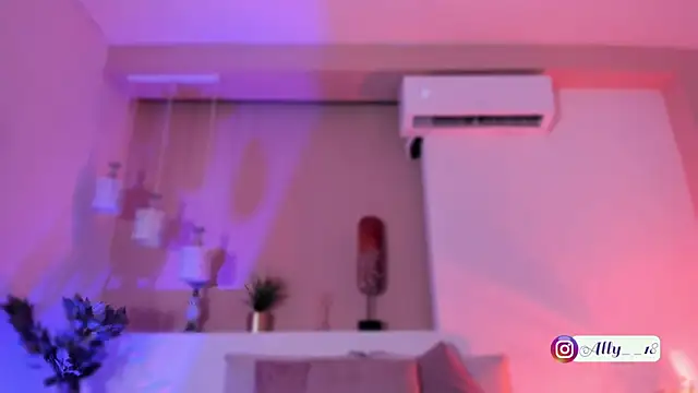 Snapshot of Ally_addams chatting on 09/24/25, 05:00 Ally addams online show from 09/24/25, 05:00