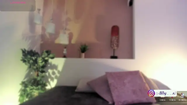 Snapshot of Ally_addams chatting on 09/25/25, 04:05 Ally addams online show from 09/25/25, 04:05