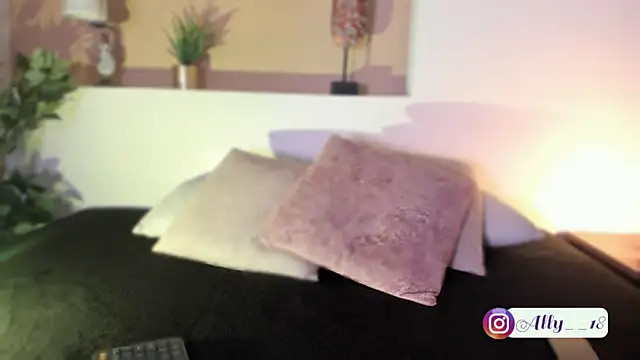 Snapshot of Ally_addams chatting on 10/10/25, 04:11 Ally addams online show from 10/10/25, 04:11