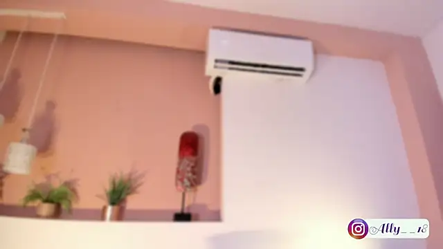 Snapshot of Ally_addams chatting on 10/28/25, 03:54 Ally addams online show from 10/28/25, 03:54