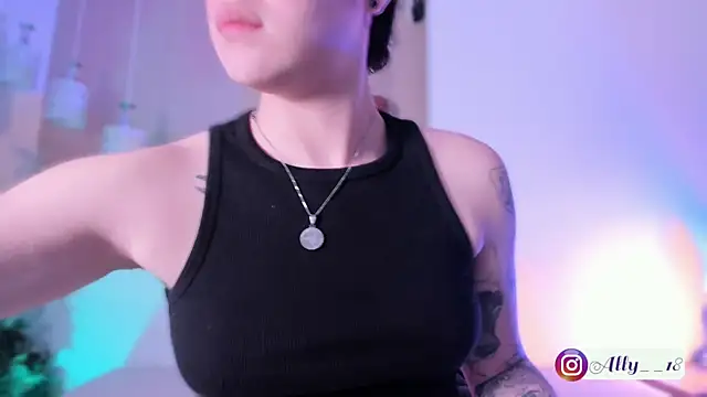 Snapshot of Ally_addams chatting on 11/13/25, 03:38 Ally addams online show from 11/13/25, 03:38