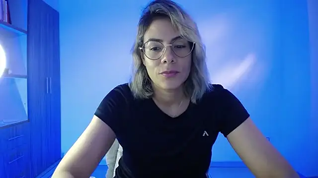 candydowson1 online show from 10/24/25, 09:11