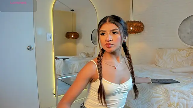 Snapshot of Elise_Diamond chatting on 11/07/25, 10:10 Elise Diamond online show from 11/07/25, 10:10