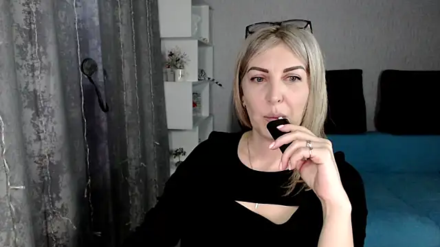 Amelia Harper online show from 03/12/25, 02:45