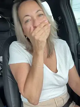 Cherry-red-xo online show from 09/24/25, 04:32