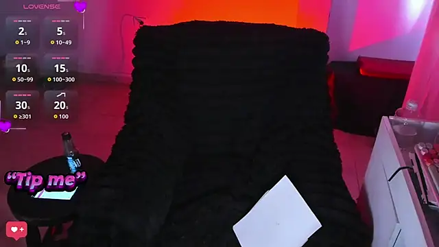 bonnie moon  online show from 10/24/25, 08:38