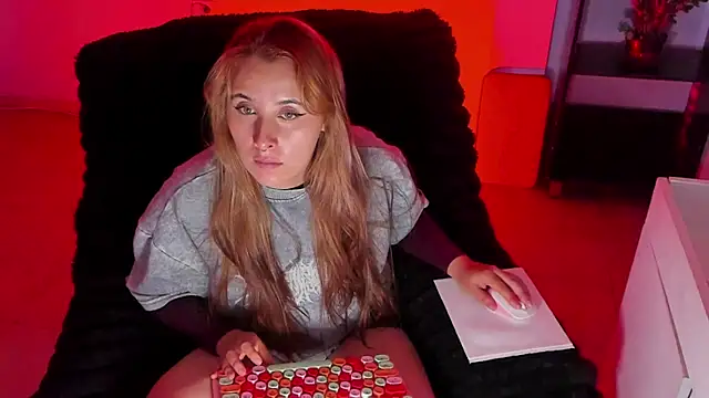 bonnie moon  online show from 11/19/25, 08:31