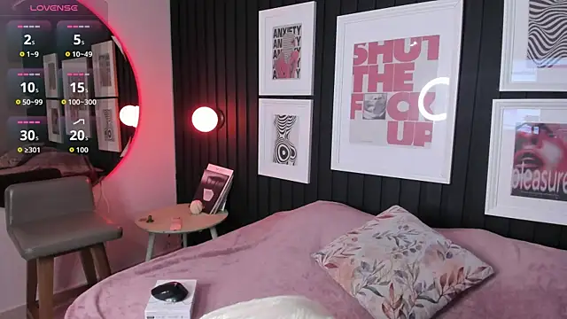 Kayla stern  online show from 11/07/25, 08:09