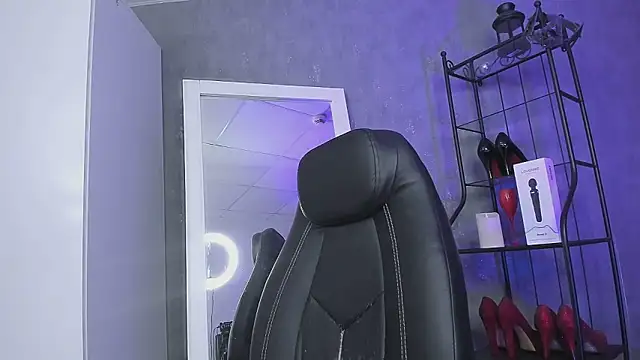 Tina Tayllor online show from 10/31/25, 06:53