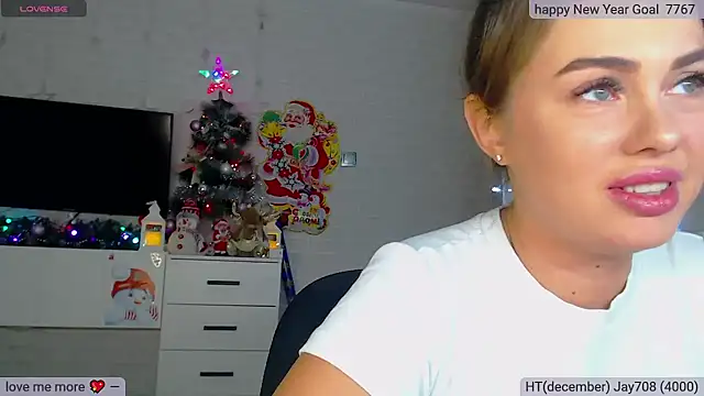 Snapshot of SuchCute chatting on 12/31/24, 03:01 SuchCute online show from 12/31/24, 03:01