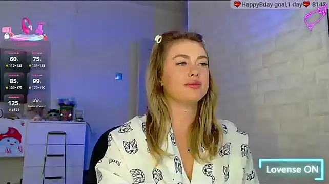 Snapshot of SuchCute chatting on 09/14/25, 02:11 SuchCute online show from 09/14/25, 02:11