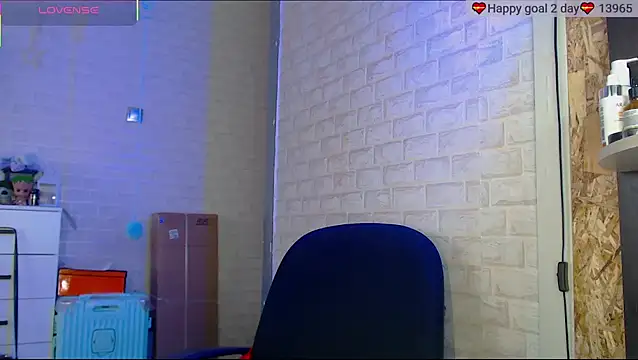 Snapshot of SuchCute chatting on 10/15/25, 02:22 SuchCute online show from 10/15/25, 02:22