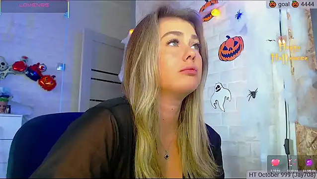 Snapshot of SuchCute chatting on 10/19/25, 04:13 SuchCute online show from 10/19/25, 04:13