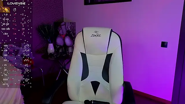 Snapshot of Lilumytrend chatting on 10/29/25, 12:18 Lilumytrend online show from 10/29/25, 12:18