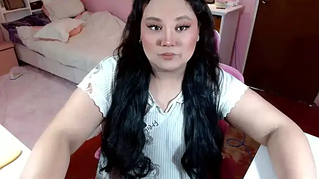 GiannaLopezSmith online show from 10/17/25, 04:59