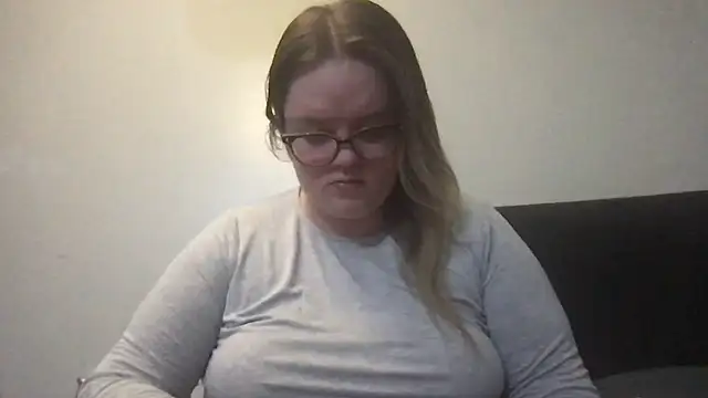 honeyyy24 online show from 10/20/25, 06:30