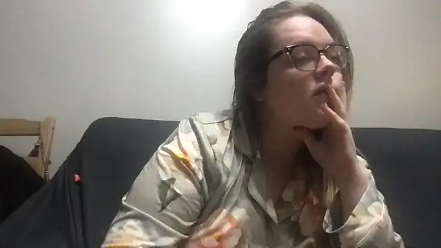 honeyyy24 online show from 11/19/25, 10:32