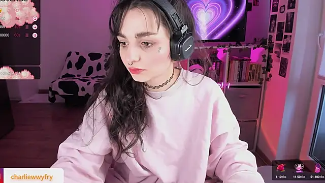 mollydoorsis1 online show from 02/08/25, 12:17