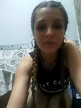 Snapshot of Amira_17 chatting on 12/19/24, 06:12 Amira 17 online show from 12/19/24, 06:12