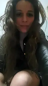 Snapshot of Amira_17 chatting on 01/12/25, 07:21 Amira 17 online show from 01/12/25, 07:21