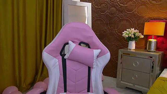 Snapshot of IrisMonn chatting on 01/13/25, 06:27 IrisMonn online show from 01/13/25, 06:27