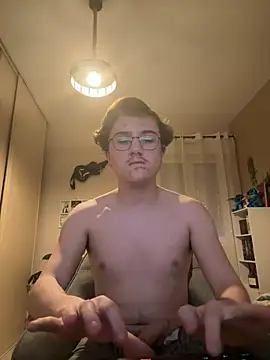 Snapshot of enzolb chatting on 02/19/25, 05:38 enzolb online show from 02/19/25, 05:38