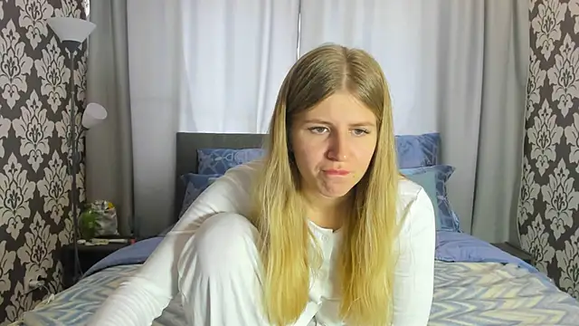 kirraa  online show from 09/20/25, 10:27