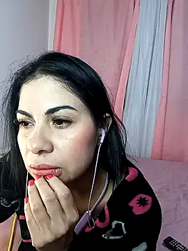 Snapshot of saralunabella chatting on 03/10/25, 10:55 saralunabella online show from 03/10/25, 10:55
