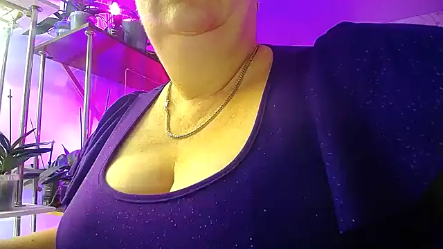 Snapshot of _Sweet_Woman chatting on 10/11/25, 04:22 Sweet Woman online show from 10/11/25, 04:22