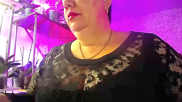 Snapshot of _Sweet_Woman chatting on 10/14/25, 04:24 Sweet Woman online show from 10/14/25, 04:24