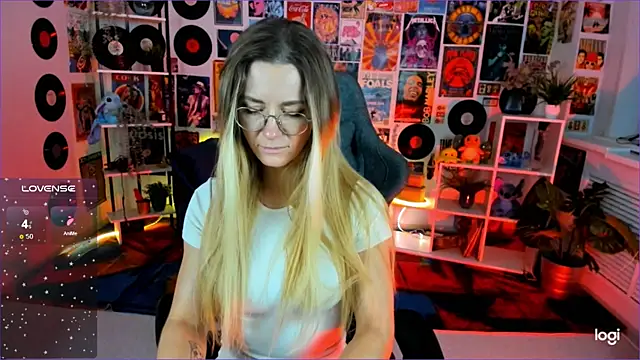 Snapshot of LadyIzabel chatting on 12/04/24, 08:34 LadyIzabel online show from 12/04/24, 08:34