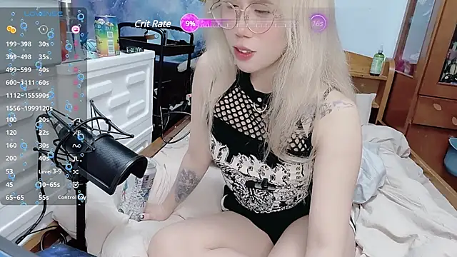 Snapshot of Fine-sand chatting on 01/20/25, 04:55 Fine-sand online show from 01/20/25, 04:55