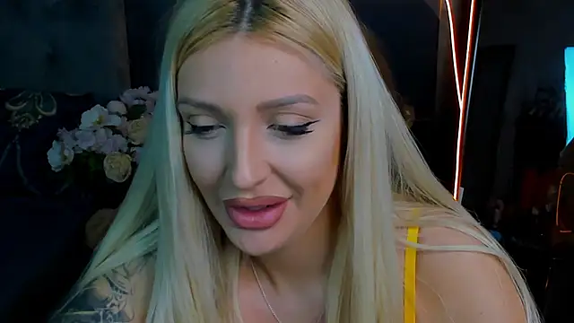 glossy blondegirl online show from 10/08/25, 01:20