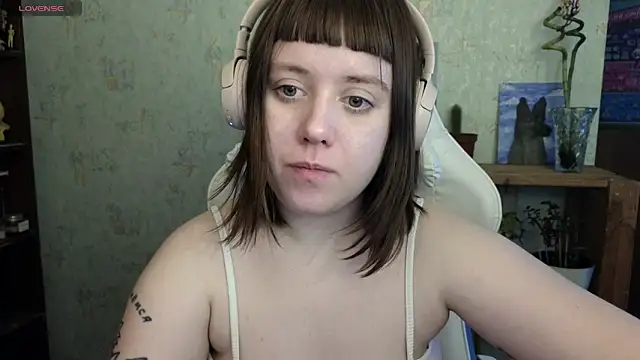 Snapshot of June_shy0 chatting on 01/27/25, 08:29 June shy0 online show from 01/27/25, 08:29