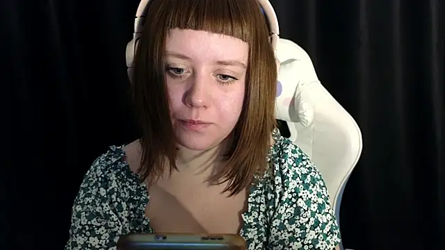 Snapshot of June_shy0 chatting on 02/07/25, 07:18 June shy0 online show from 02/07/25, 07:18