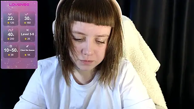 Snapshot of June_shy0 chatting on 02/15/25, 07:38 June shy0 online show from 02/15/25, 07:38