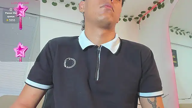 Snapshot of ryan_carter08 chatting on 10/09/25, 02:09 ryan carter08 online show from 10/09/25, 02:09