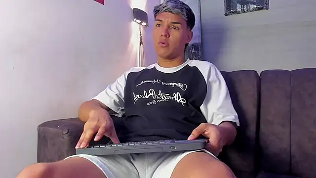 Snapshot of ryan_carter08 chatting on 10/16/25, 12:50 ryan carter08 online show from 10/16/25, 12:50