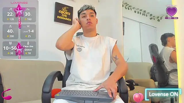 Snapshot of ryan_carter08 chatting on 10/26/25, 01:33 ryan carter08 online show from 10/26/25, 01:33