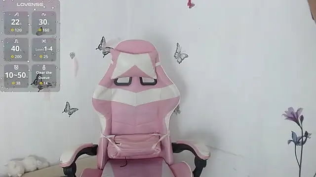 Snapshot of helen_kinett chatting on 10/30/25, 02:18 helen kinett online show from 10/30/25, 02:18