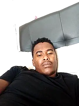 Snapshot of Ben10_weGirlss chatting on 11/19/25, 01:11 Ben10 weGirlss online show from 11/19/25, 01:11