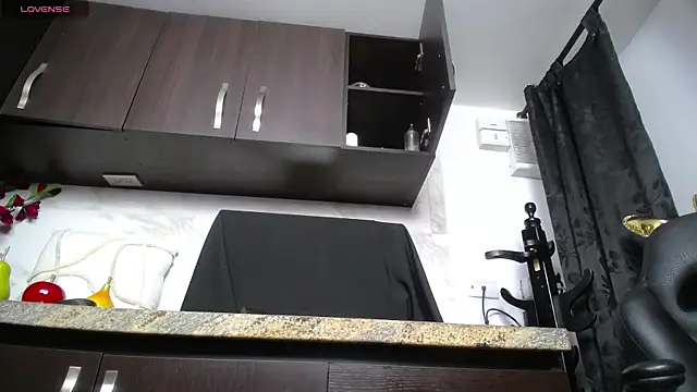 Snapshot of iniyalaboni chatting on 10/13/25, 08:20 iniyalaboni online show from 10/13/25, 08:20