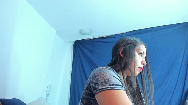Snapshot of emiily15__ chatting on 01/29/25, 05:56 emiily15 online show from 01/29/25, 05:56