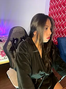 Snapshot of emiily15__ chatting on 09/10/25, 05:57 emiily15 online show from 09/10/25, 05:57