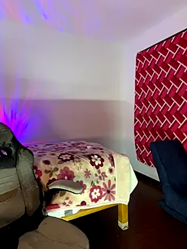 emiily15   online show from 10/18/25, 10:54