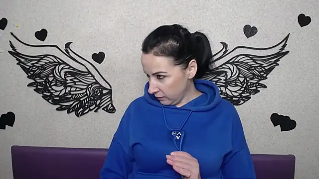 ElizabethSho online show from 11/19/25, 06:08