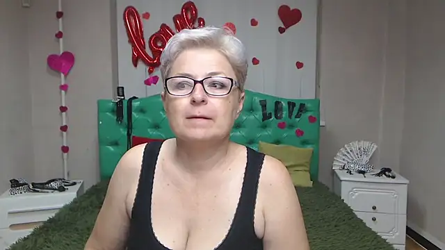 EmiliaGree online show from 09/17/25, 05:14