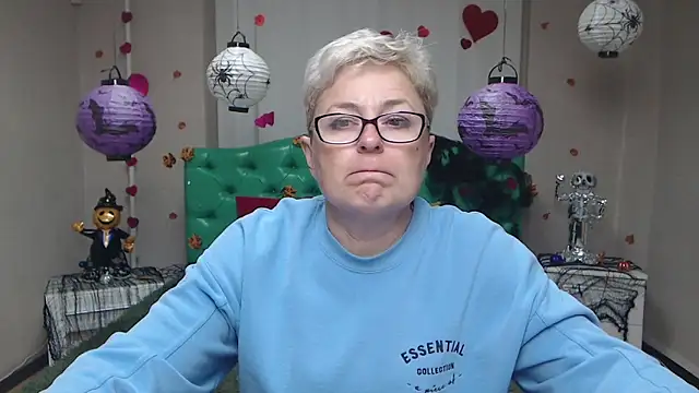 EmiliaGree online show from 10/24/25, 05:04