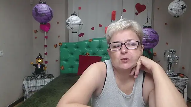 EmiliaGree online show from 11/01/25, 06:21